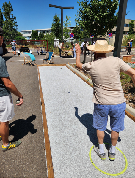 PETANQUE OUTDOOR SWAP LOCATION LYON terrain de pétanque éphémère lors d'un team building en entreprise