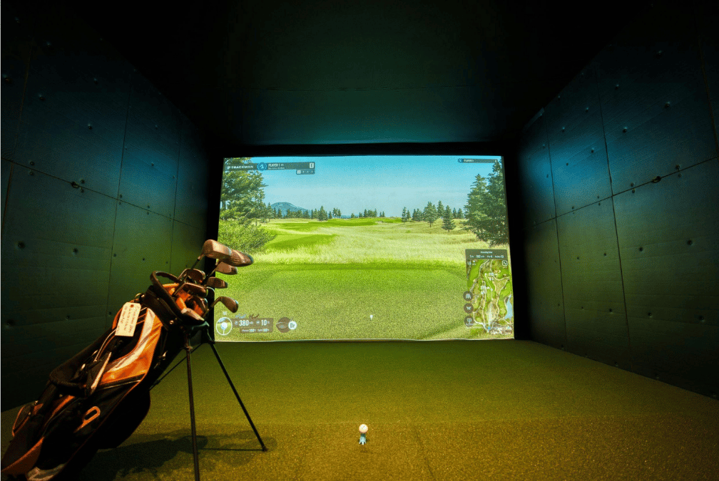 simulateur de sooort en entreprise : golf indoor pour entreprise en location